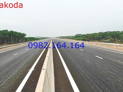 Dải phân cách cứng